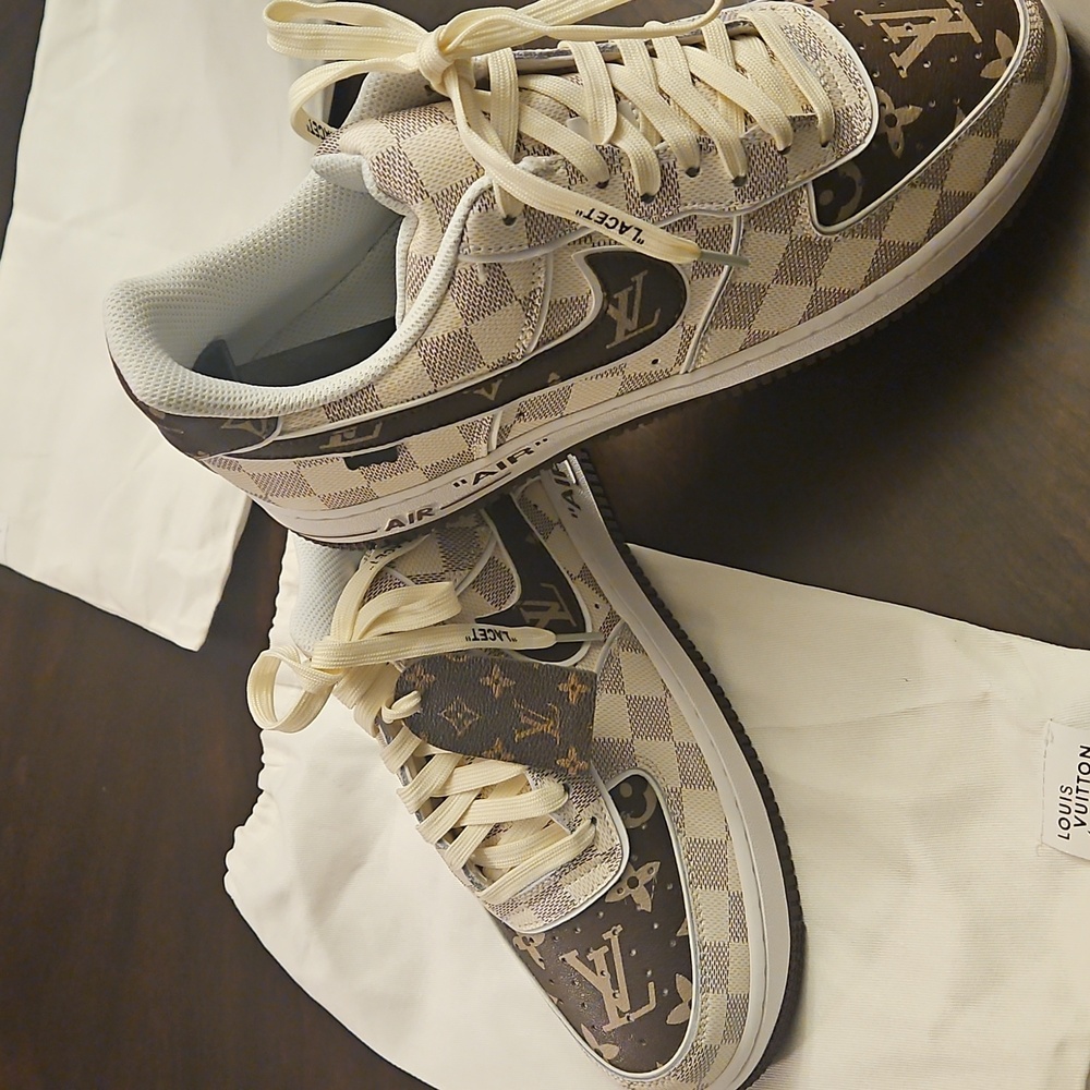 Nike. LOUIS VUITTON  BY NIKE